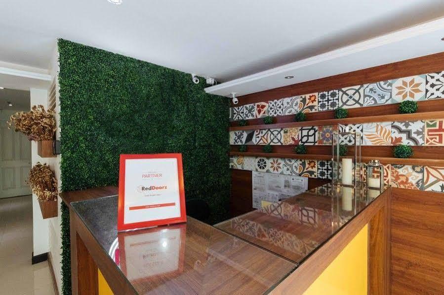 Reddoorz Plus @ Poblacion Makati Makati City Extérieur photo