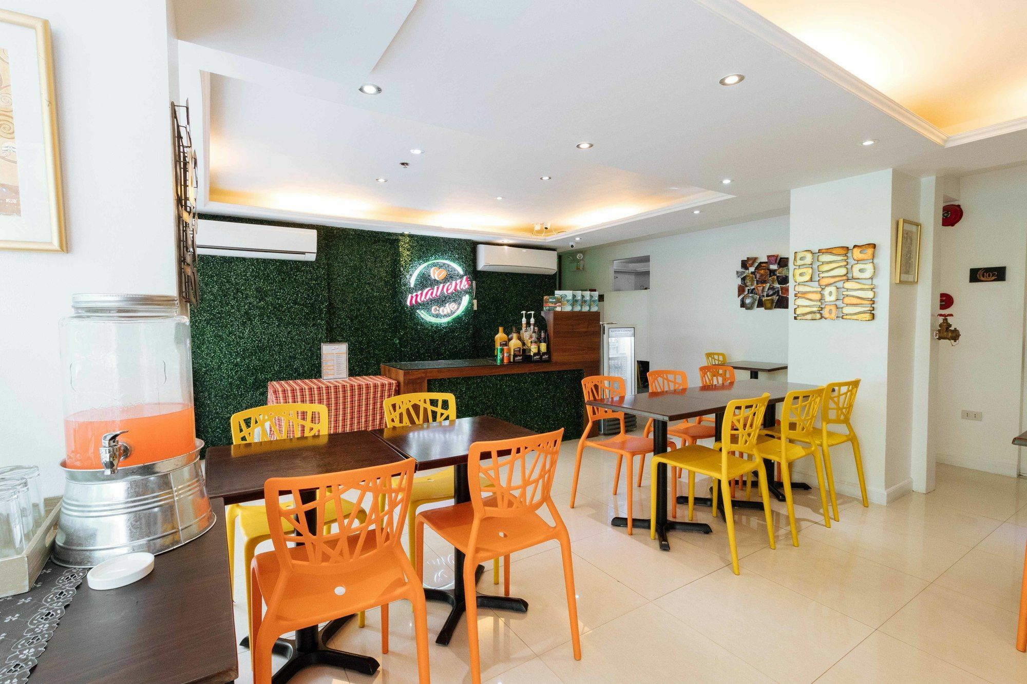 Reddoorz Plus @ Poblacion Makati Makati City Extérieur photo