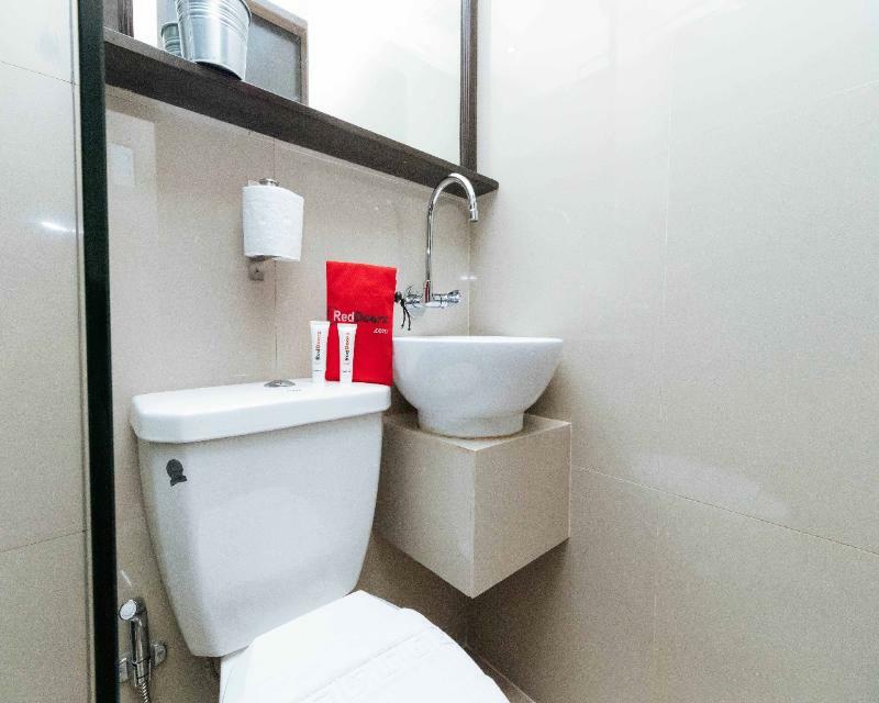 Reddoorz Plus @ Poblacion Makati Makati City Extérieur photo